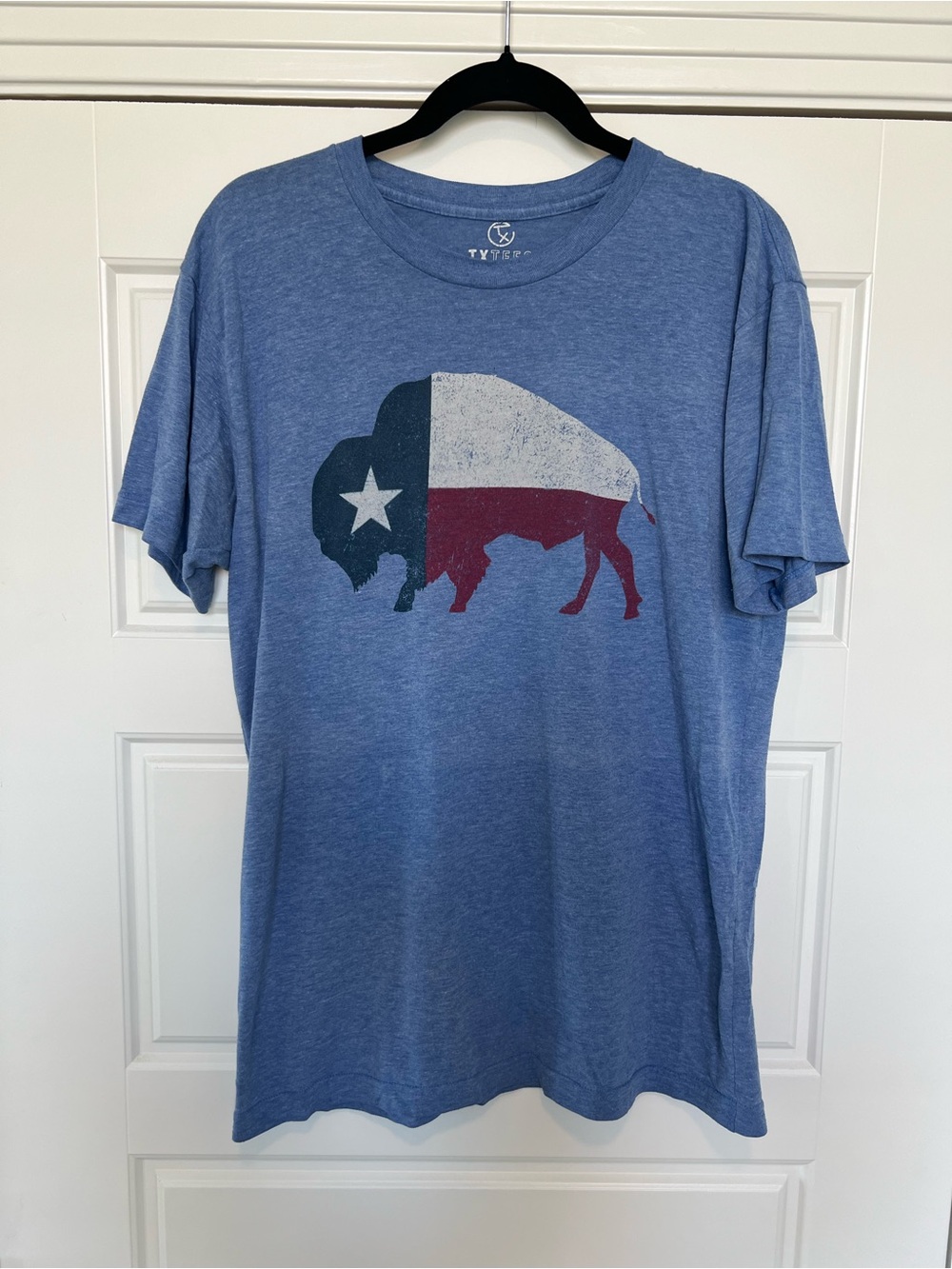Blue Short-Sleeve Buffalo Graphic Tee by